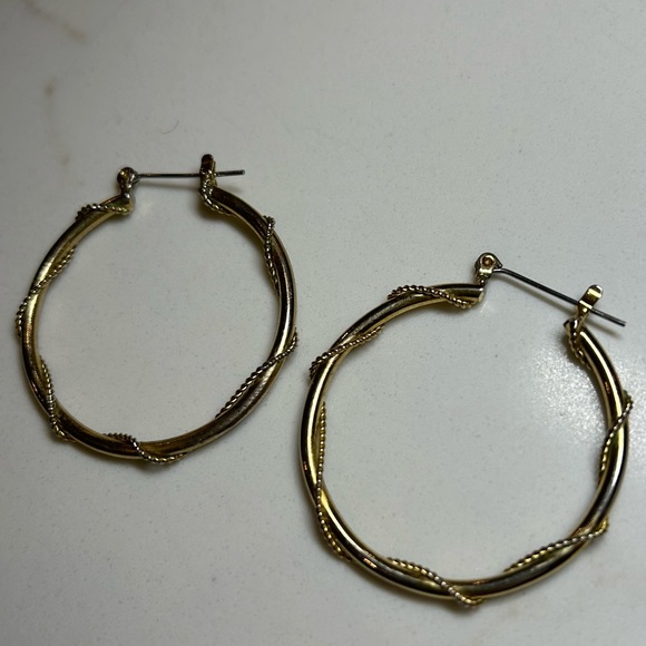 Vintage hoop earrings - Picture 3 of 3
